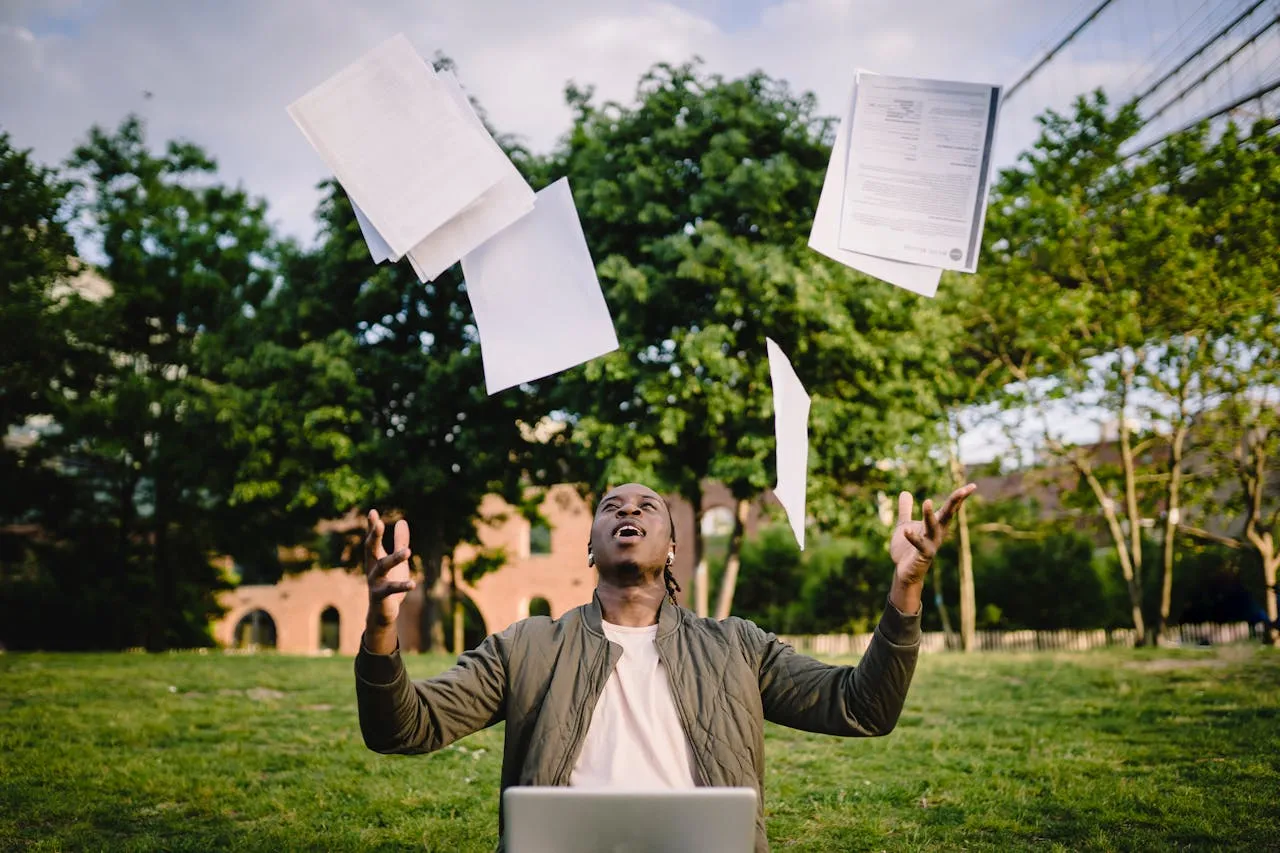 A simple resume screening checklist to save you time