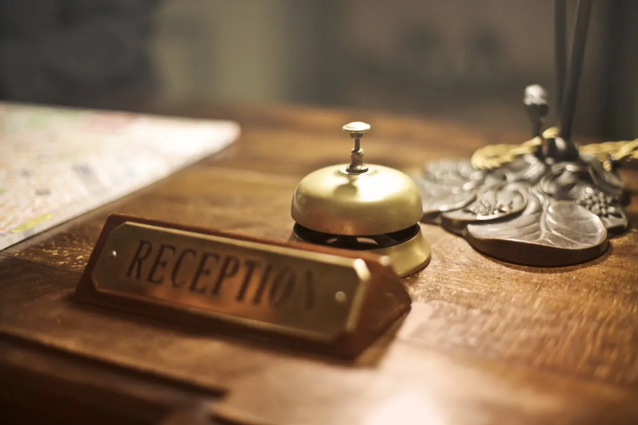 How asynchronous interviews reduce time-to-hire in hospitality